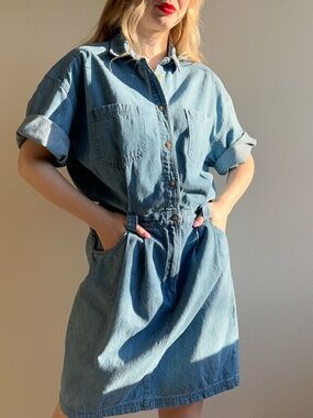 Vintage 1980s Denim Buttoned Dress With Pockets (L/XL)